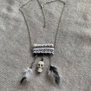 CREATION - Short necklace black wood - skull guns white black